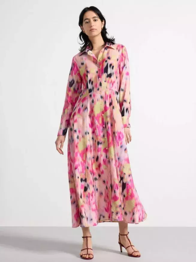 Květinové potisky jsou in