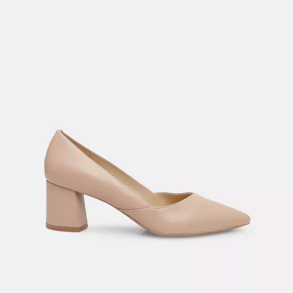 Nude boty jsou vkusné, lichotí postavě a hodí se ke všemu