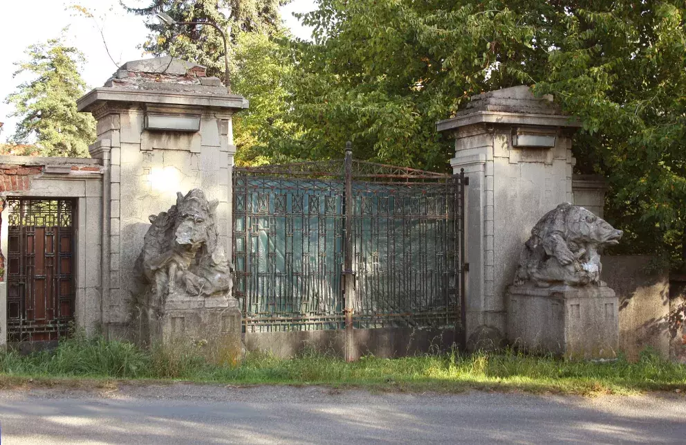 Dolní zámek v Panenských Břežanech