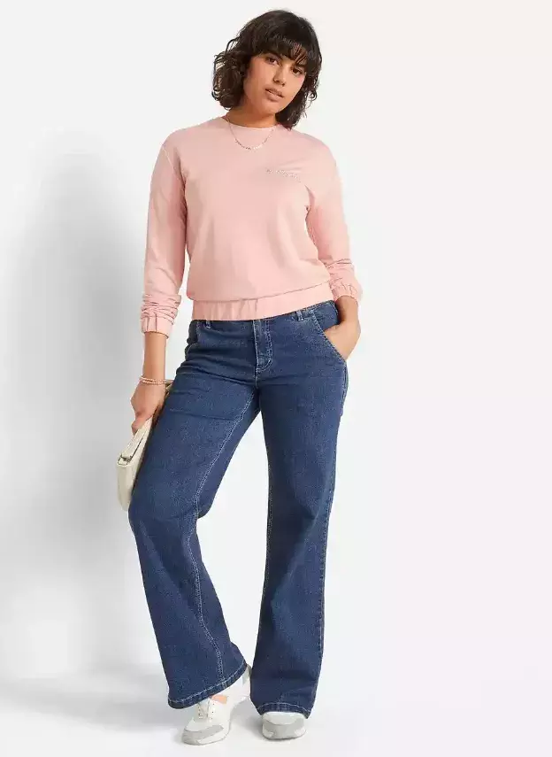 Džíny a tenisky jsou nesmrtelná módní kombinace