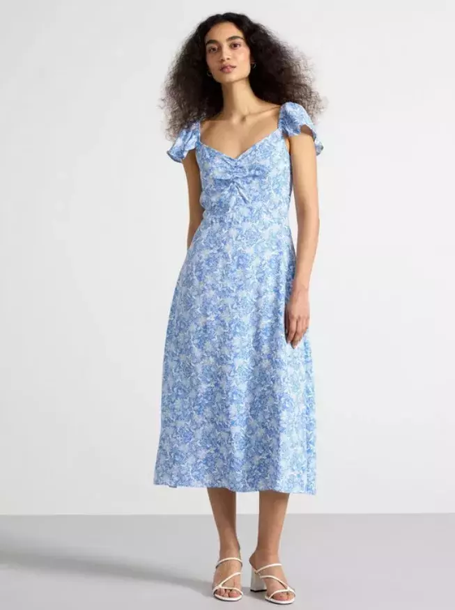 Květinové potisky jsou in