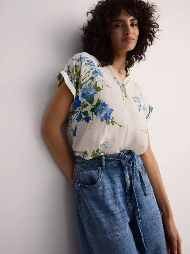 Květinové potisky jsou in