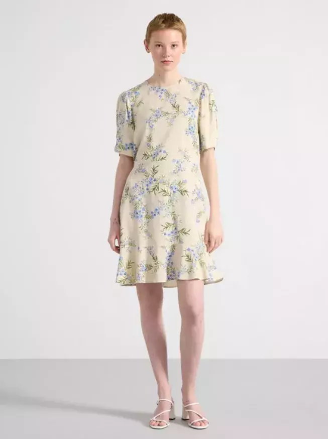 Květinové potisky jsou in