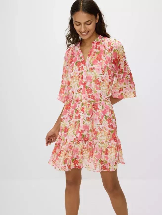 Květinové potisky jsou in