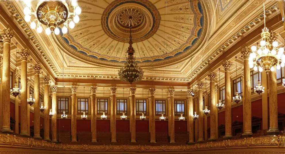 Dvořákova síň se nachází uvnitř jedné z památek zmíněných v kvízu