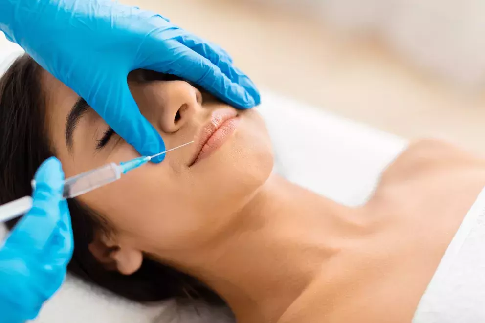 žena na zvětšení rtů