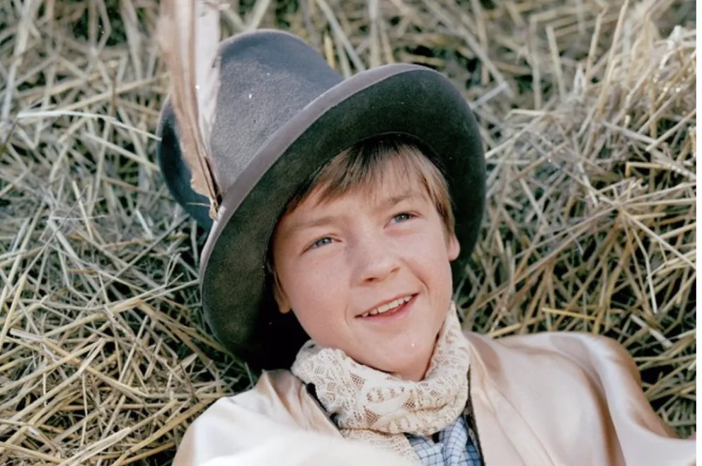 Poznáte, z jakého seriálu je tento fešák?