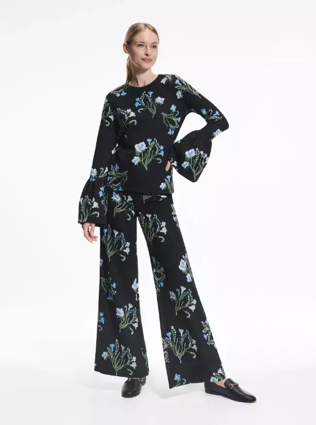 Květinové potisky jsou in