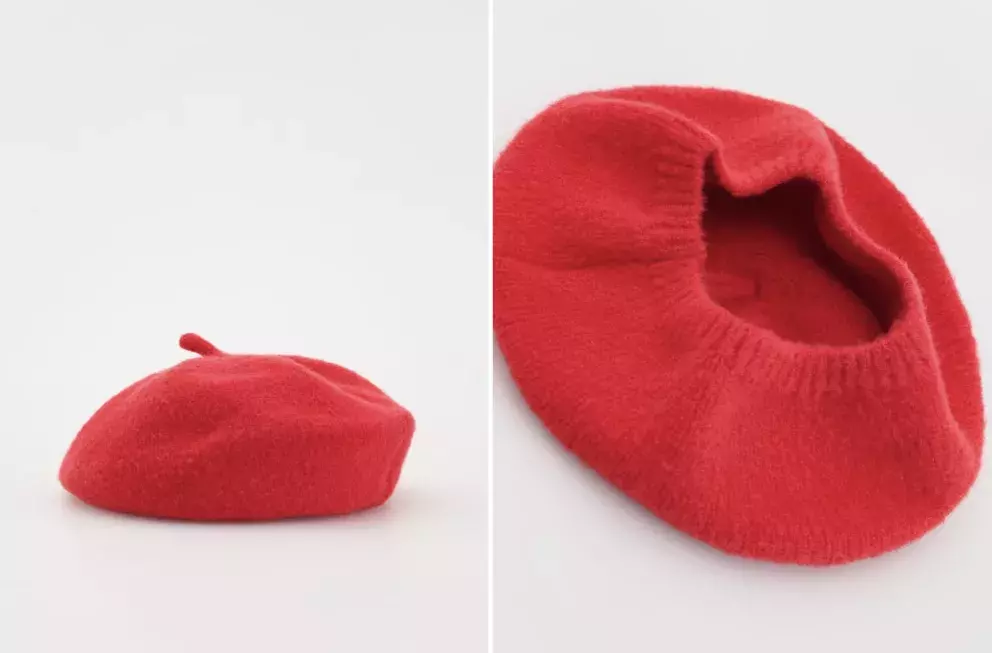 červený dámský baret, Reserved, 359 Kč