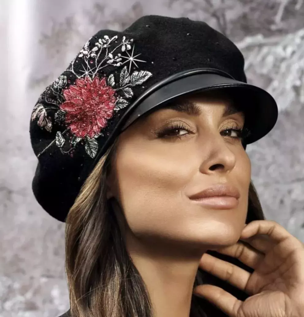 Dámský vlněný baret s kšiltem, Krumlovanka, 1899 Kč