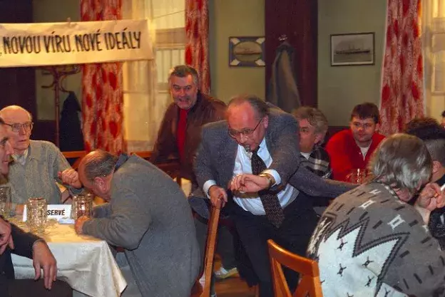 <p>Záběry z oblíbeného seriálu Hospoda, který se natáčel v 90. letech</p>
