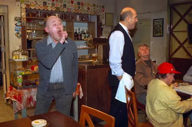 <p>Záběry z oblíbeného seriálu Hospoda, který se natáčel v 90. letech</p>
