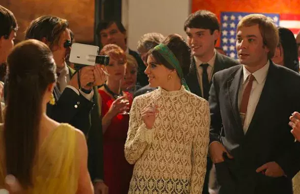 <p>Záběry z filmu Factory Girl (Warholka), kde si roli Edie Sedgwick zahrála herečka Sienna Miller</p>
