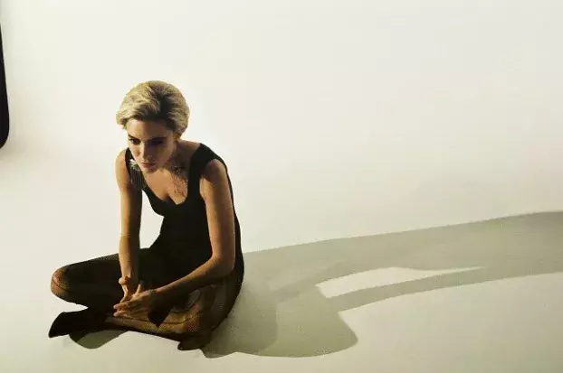 <p>Záběry z filmu Factory Girl (Warholka), kde si roli Edie Sedgwick zahrála herečka Sienna Miller</p>
