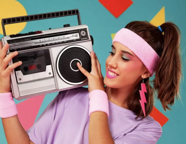 Pamatujete si na období, kdy jsme sbírali céčka, nosili číny a poslouchali magič?