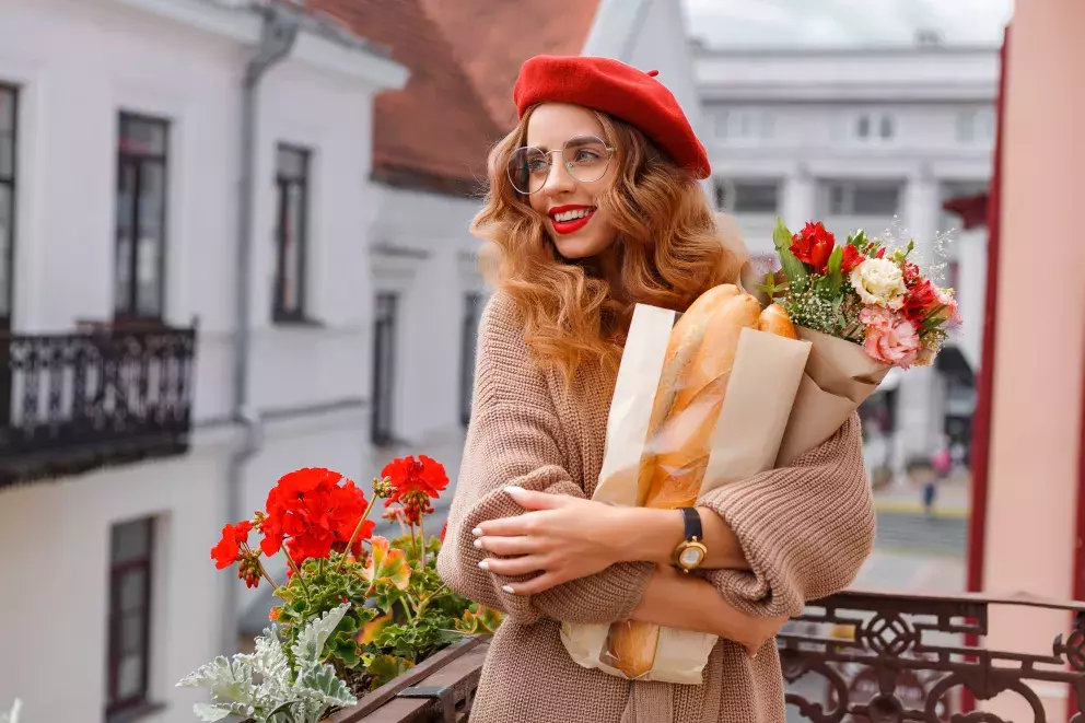 Foto 10 k článku Přichází čas baretů, klobouků a čepic, které milují stylové Francouzky: Jaké kousky budou dominovat této sezóně 2024