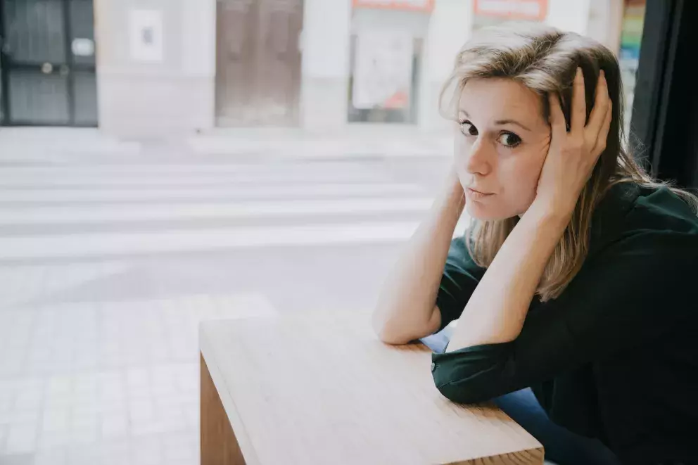 <p>Sestřin partner se však paní Olze velmi líbil a postupnými rozhovory zjistila, že toho mají hodně společného. Dokonce k němu postupem času začala cítit i něco víc než jen pouhou náklonnost.</p>
