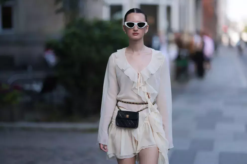 <p>Zdobené mini šaty budou slušet spíše subtilnějším postavám typu obdélník.</p>
