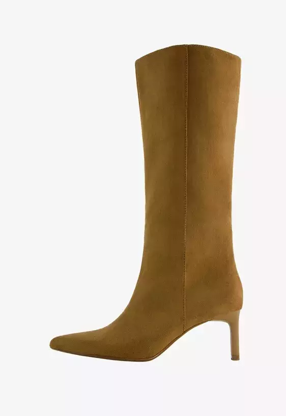 Kozačky na vysokém podpatku, Bershka,1 499 Kč 