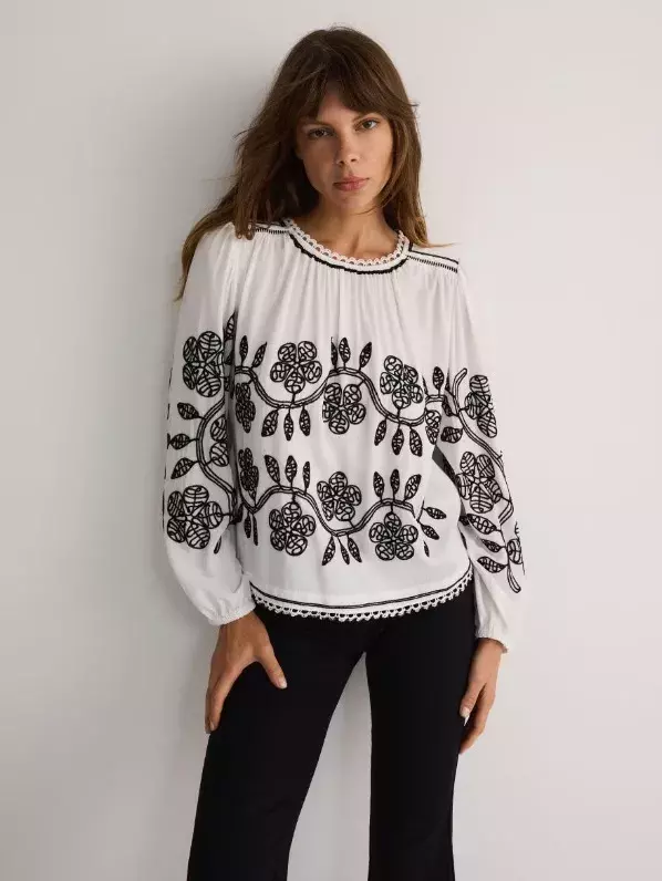 Halenka s vyšívaným vzorem, Reserved, 899 Kč