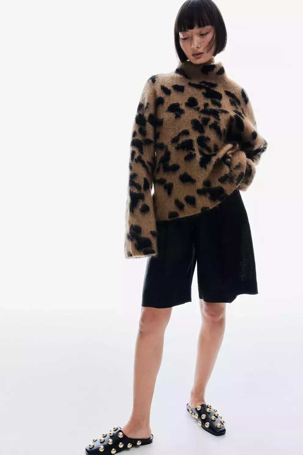 Svetr z mohérové směsi s leopardím potiskem, H&M, 1 699 Kč