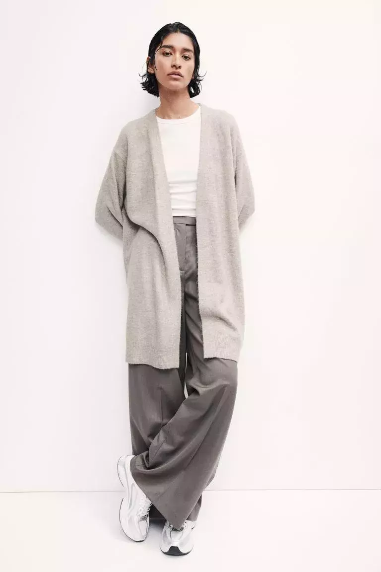 Dlouhý propínací svetr, H&M, 479 Kč