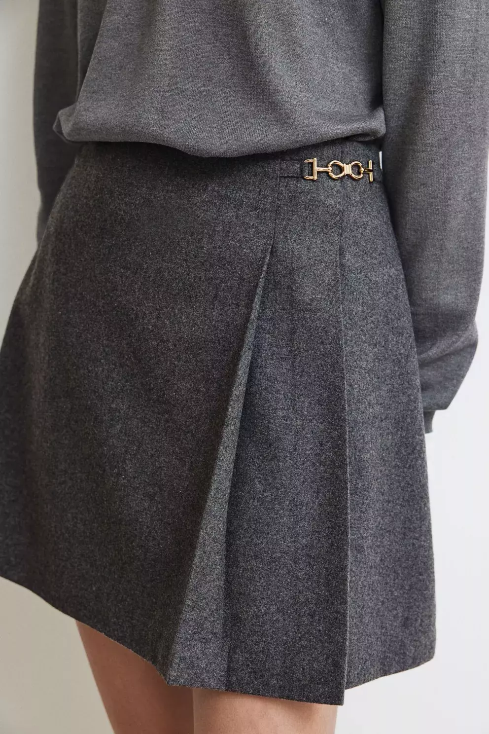 Minisukně s kovovým detailem, H&M, 839 Kč