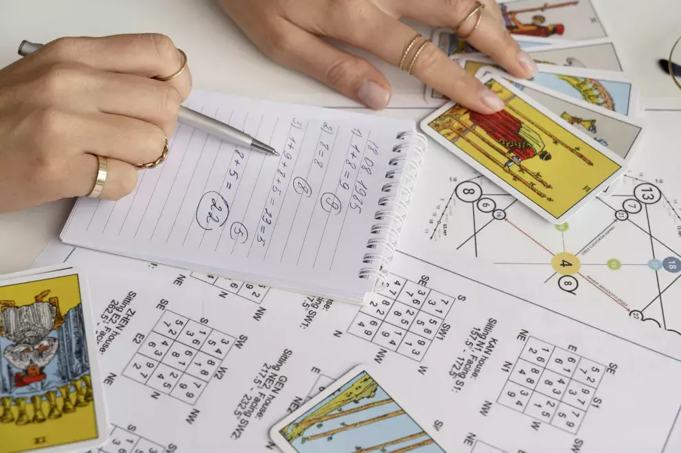 Září je měsíc, kdy vše kolem nás dosahuje nádherných barev a vše dozrává jako “víno”. 