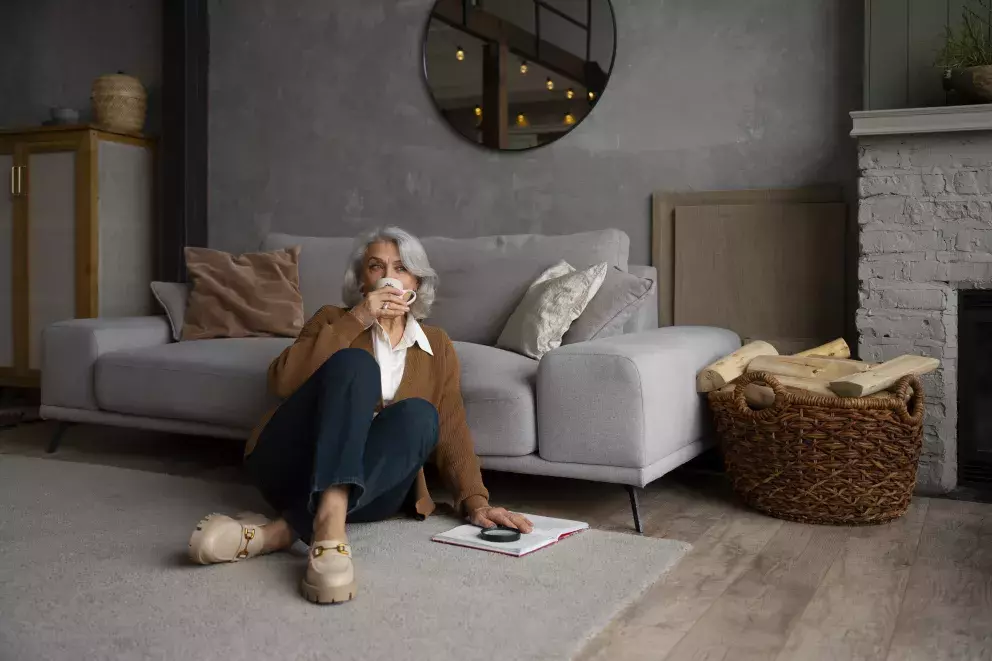 <p>Trápí ji, že se dcera od rodiny odvrací a nechce komunikovat. Nechápe to. I když má na její život svůj názor a občas řekne, co si myslí, není to důvod k tomu, aby dcera přerušila kontakt.</p>
