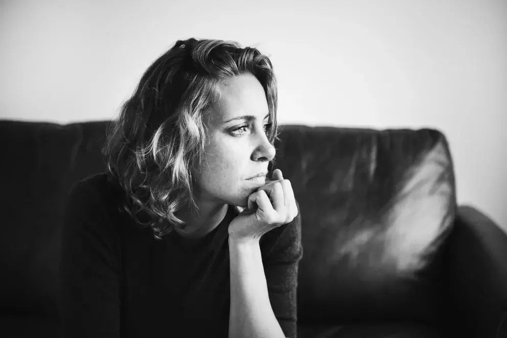 <p>Paní Johana je postavena před obtížnou volbu, kterou jí snad nikdo nezávidí. Chce jí vidět její otec. Ten otec, který ji jako malou bil. Ten otec, který se opíjel a pak nevěděl, koho zmlátit jako první.</p>
