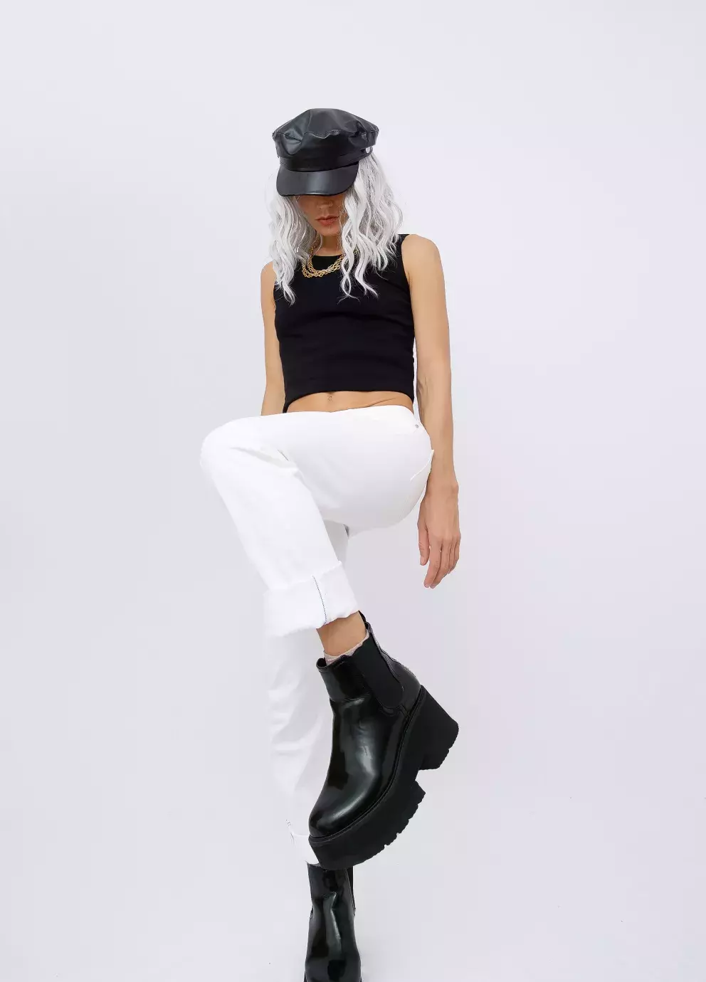 žena s botami na platformě