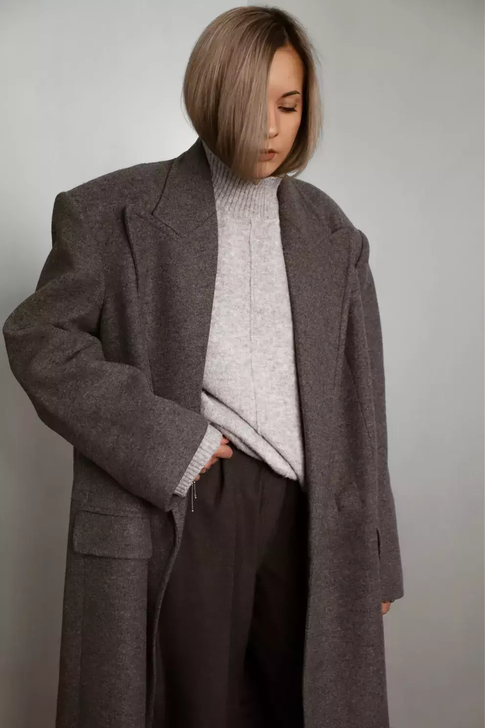 žena v oversize saku