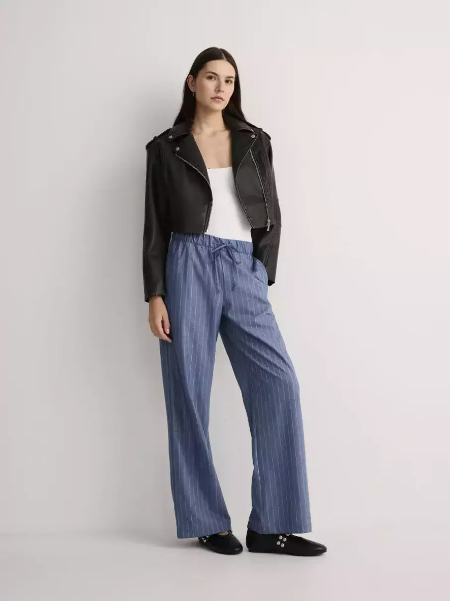 Kalhoty s příměsí viskózy, bledě modrá, Reserved, 799 Kč