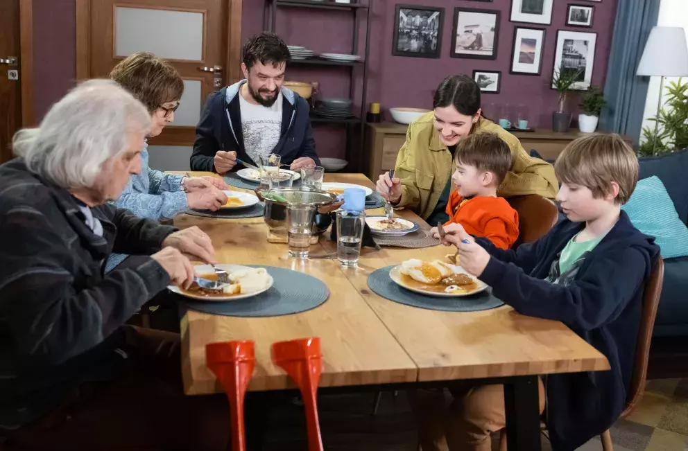Foto 12 k článku Seriál Ulice: Hedvika se vrací, Bára čelí palbě výhrůžek a Soňa rozpoutá peklo na gymnáziu