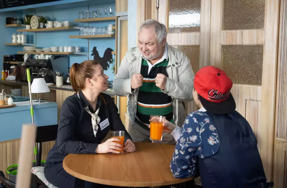 Foto 18 k článku Seriál Ulice: Hedvika se vrací, Bára čelí palbě výhrůžek a Soňa rozpoutá peklo na gymnáziu