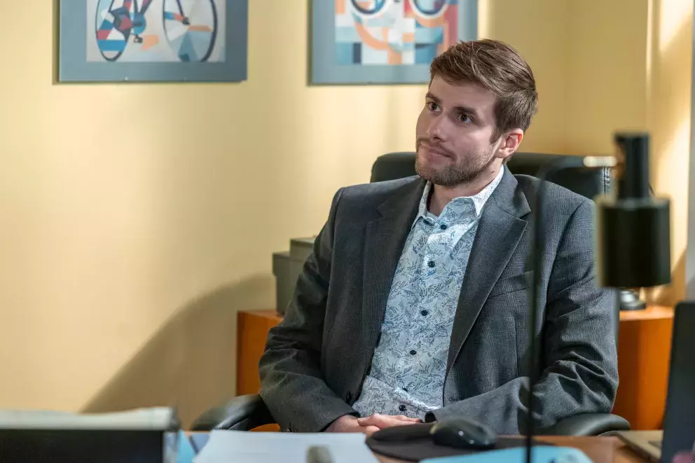 <p>Nekonečný seriál Ulice sleduje dramatické osudy několika spřátelených rodin</p>
