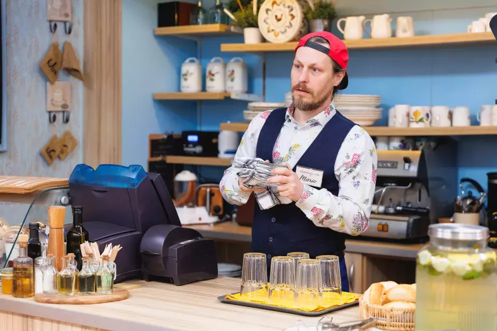 <p>Nekonečný seriál Ulice mapuje dramatické osudy několika sousedských rodin</p>
