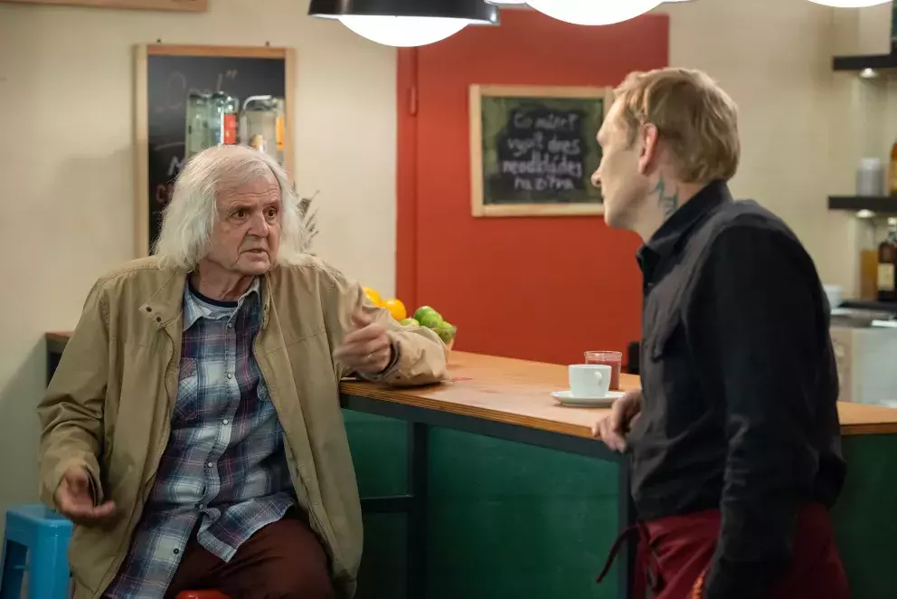 Foto 31 k článku Seriál Ulice: Hedvika se vrací, Bára čelí palbě výhrůžek a Soňa rozpoutá peklo na gymnáziu