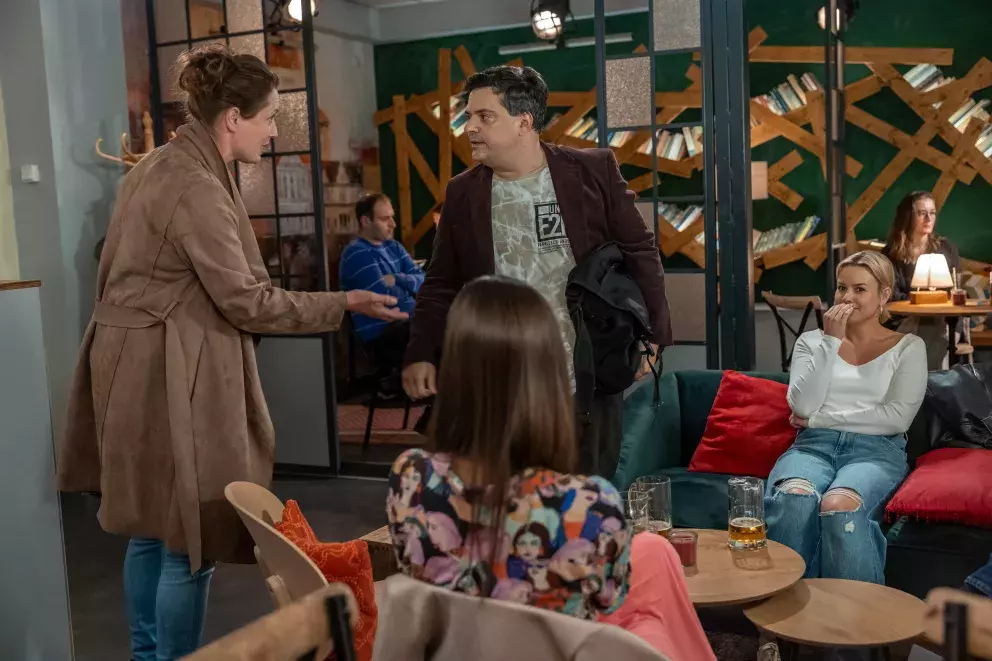 Foto 37 k článku Seriál Ulice: Hedvika se vrací, Bára čelí palbě výhrůžek a Soňa rozpoutá peklo na gymnáziu