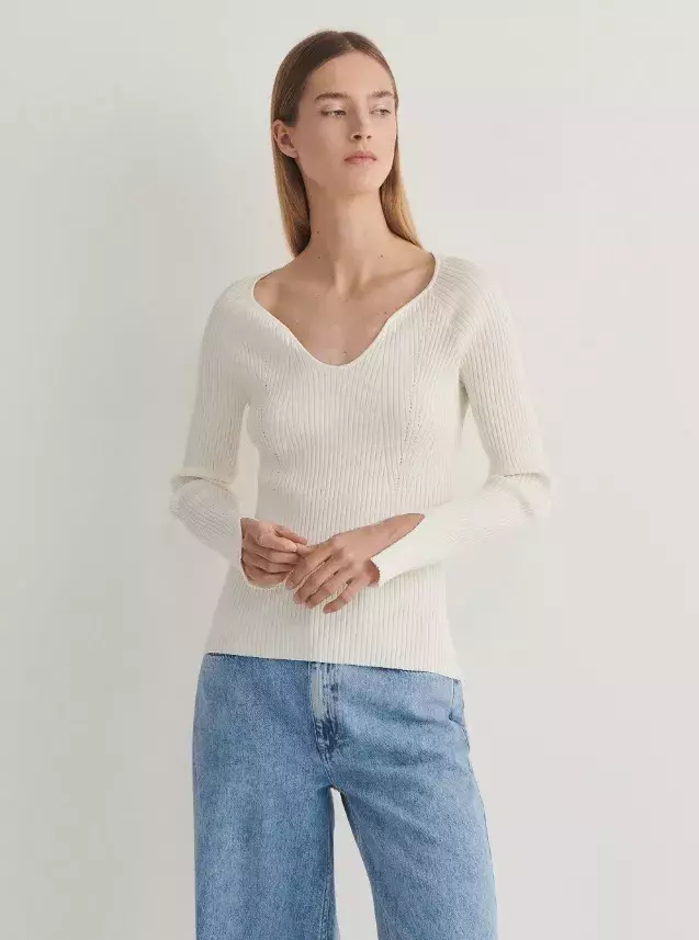 Svetr s hlubokým výstřihem, Reserved, 499 CZK