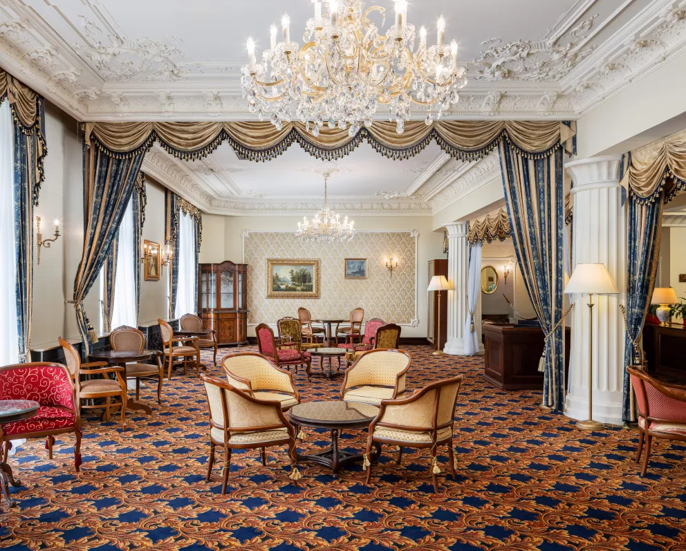 Bon Soir Carlsbad Plaza