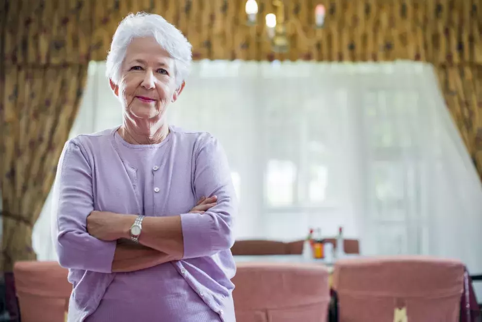 <p>Propínací svetr ve správně zvolené barvě dokáže udělat velkou parádu v jakémkoli věku. </p>
