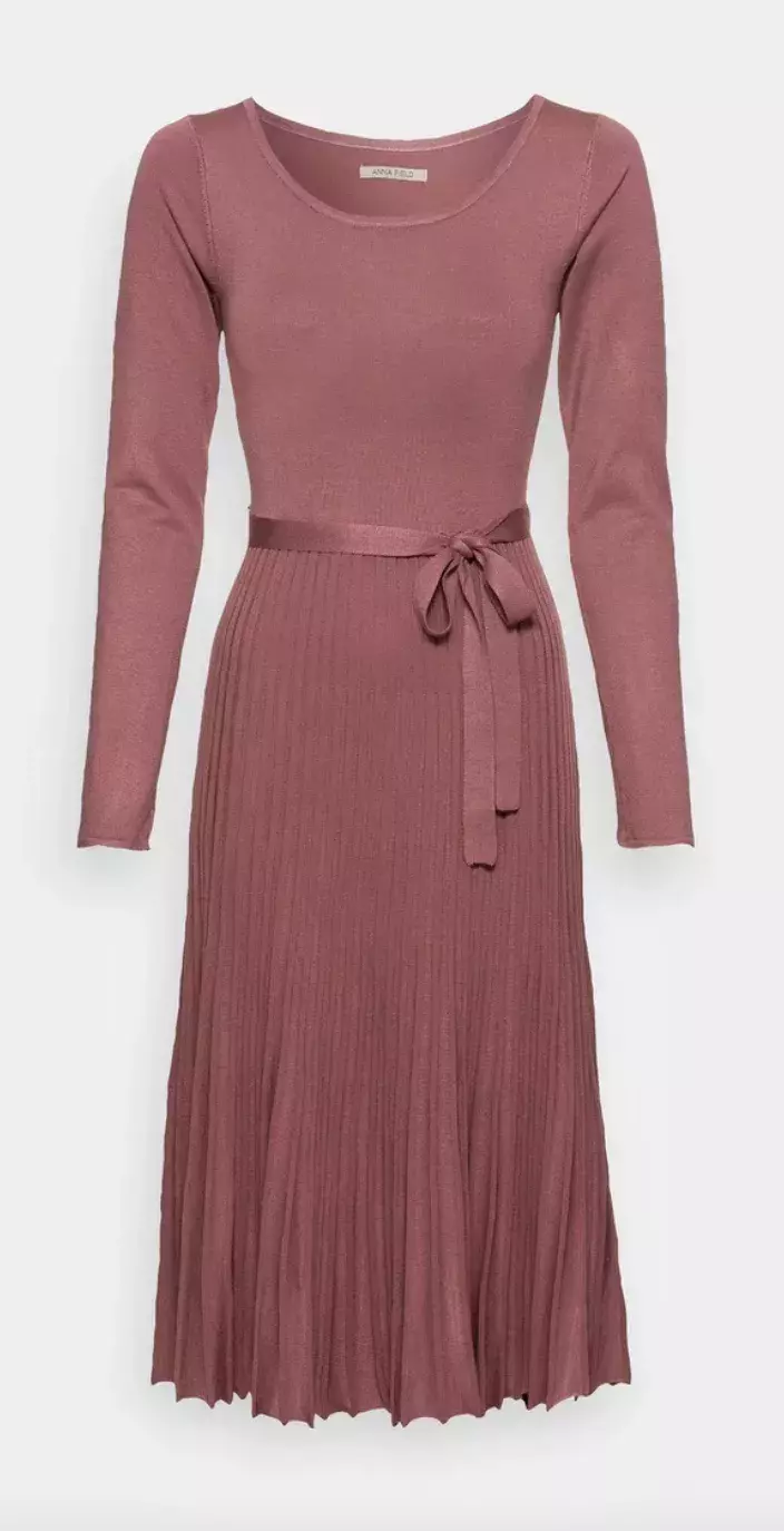 Nejkrásnější podzimní šaty pro ženy 30+