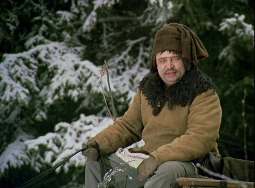 <p>V další z kultovních rolí - loajální Vincek, který má po krk nelítostné Popelčiny nevlastní matky a její hrabivé dcery.</p>
