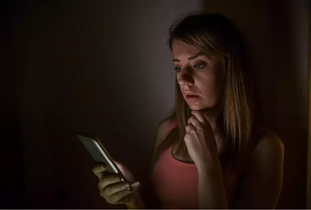 <p>Když se zamyslíte nad tím, co může být děsivější než vyvolávání duchů nebo sledování hororů, možná vás překvapí odpověď: volání na „prokletá“ telefonní čísla.</p>
