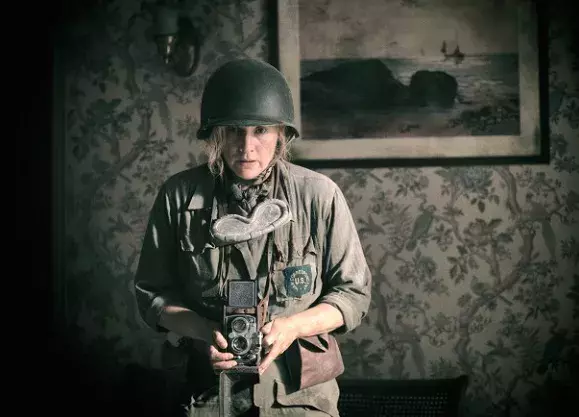 <p>Kate Winslet jako Lee Miller ve filmu Fotografka v první linii</p>
