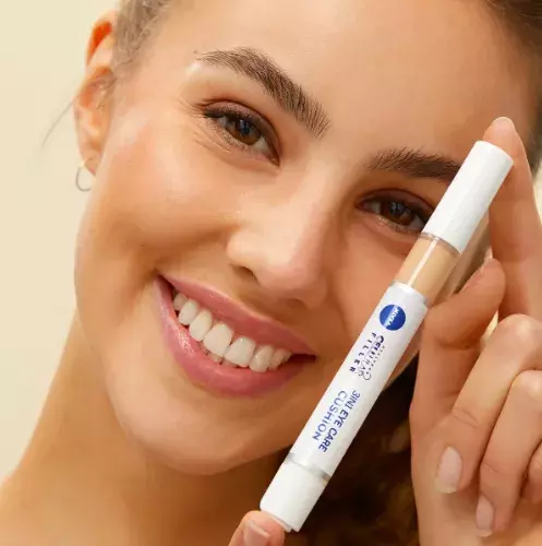 <p>Nivea Hyaluron Cellular Filler oční krém v houbičce 3 v 1</p>

<p><strong>Cena: 399 Kč</strong></p>

