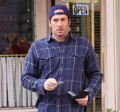 <p>Scott Patterson v roli Luka Danese v seriálu Gilmorova děvčata</p>
