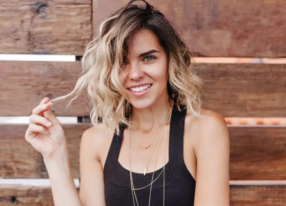 <p>Podle typu obličeje zjistíte, jaký účes je pro vás nejlepší. Srdcové obličeje mají špičatou úzkou bradu a široké čelo. Lícní kosti jsou stejně široké jako čelo, nebo o něco širší.</p>
