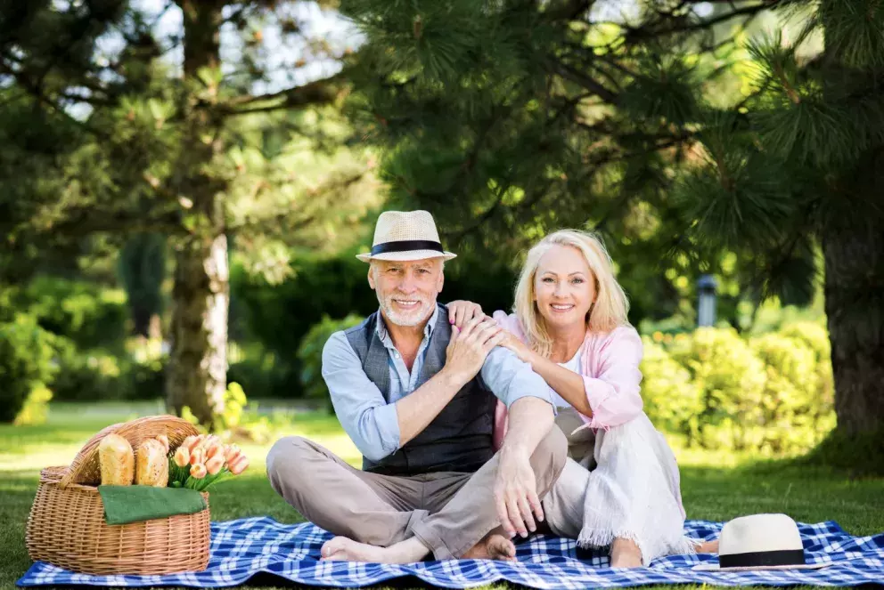 <p>Na důchodové roky myslete již teď. Stojí se za to investovat do pokojného a spokojeného stáří.</p>
